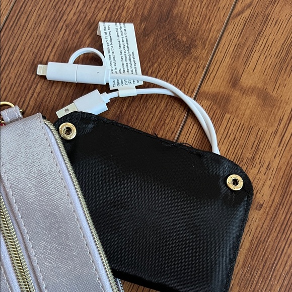 NWT Liz Claiborne Metallic Silver Phone Charging Wristlet with Tassel - Picture 7 of 9
